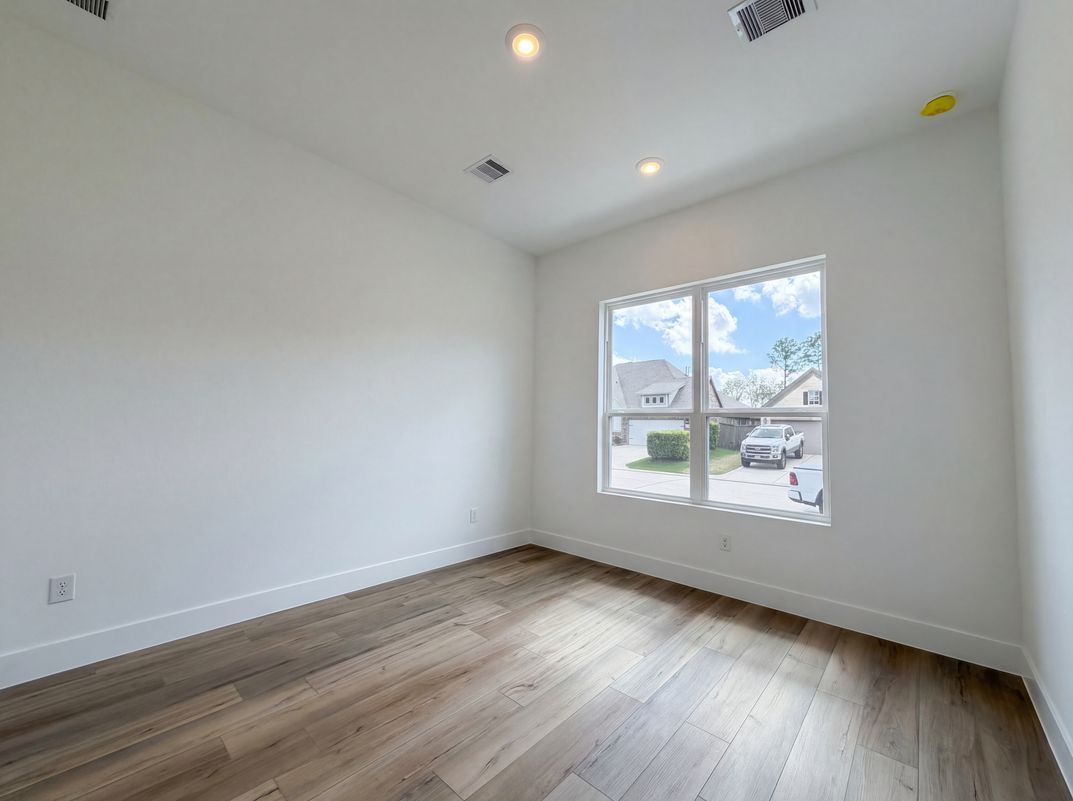 Photo 7 of 25 of 7911 Summit Trail Ln, Porter, TX