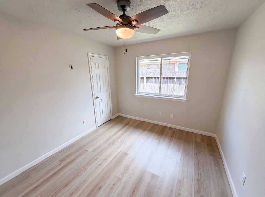 Photo 12 of 20 of 318 Floravista Dr, Webster, TX