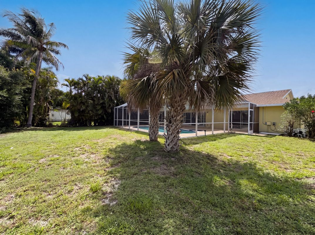 Photo 28 of 33 of 5644 Eichen Cir W, Fort Myers, FL