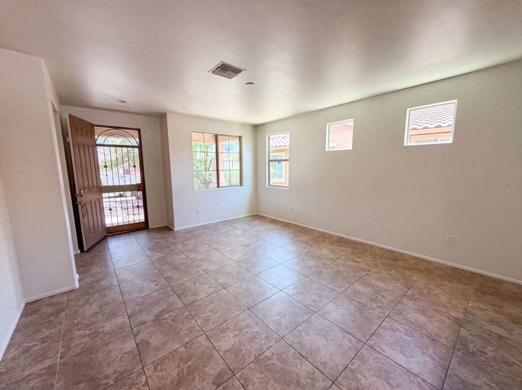 Photo 8 of 25 of 7452 S Golden Shore Dr, Tucson, AZ