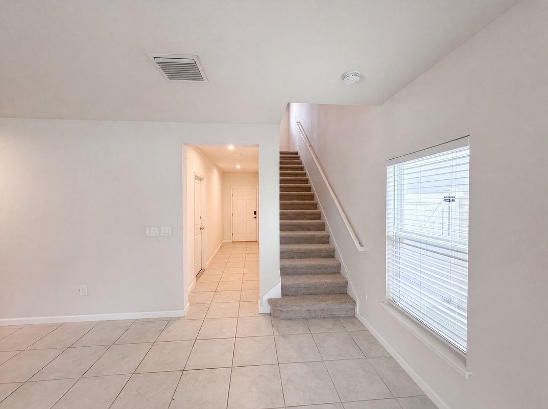 Photo 10 of 28 of 10654 Hawks Landing Dr, Land O Lakes, FL
