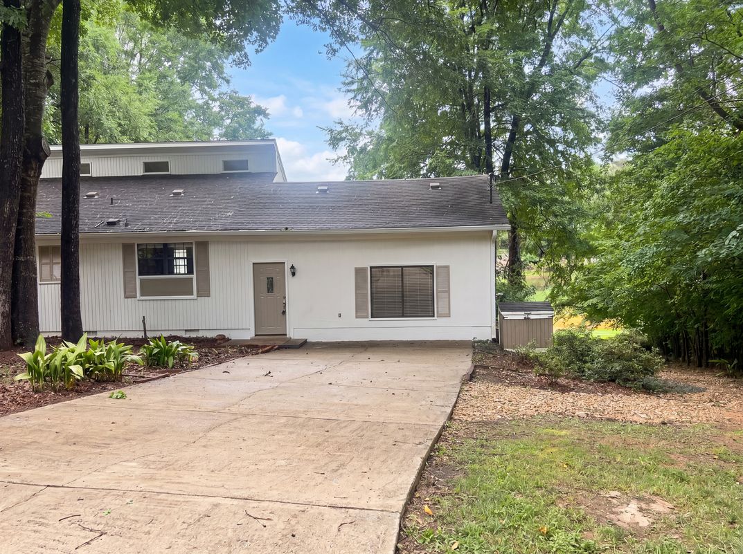 Photo 14 of 18 of 120 Bay Ct, Eatonton, GA