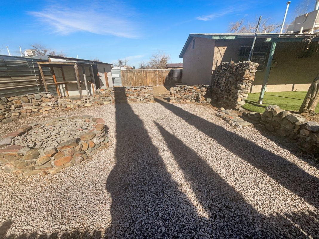Photo 16 of 17 of 1333 Lucretia St SW, Albuquerque, NM