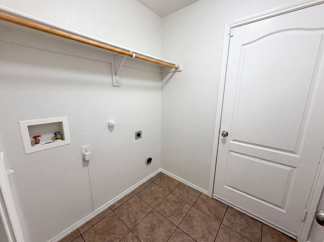 Photo 16 of 17 of 1618 Hillside Dr, Waxahachie, TX