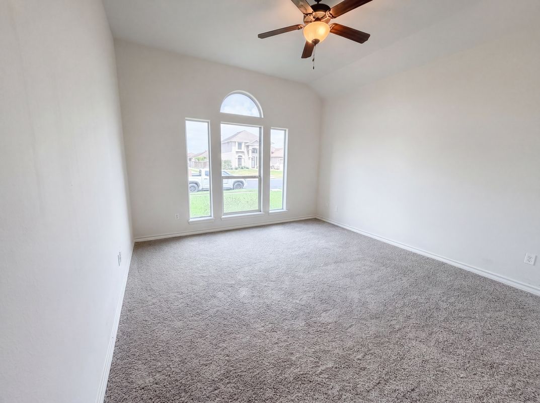 Photo 7 of 20 of 5721 Loire Blvd, Corpus Christi, TX