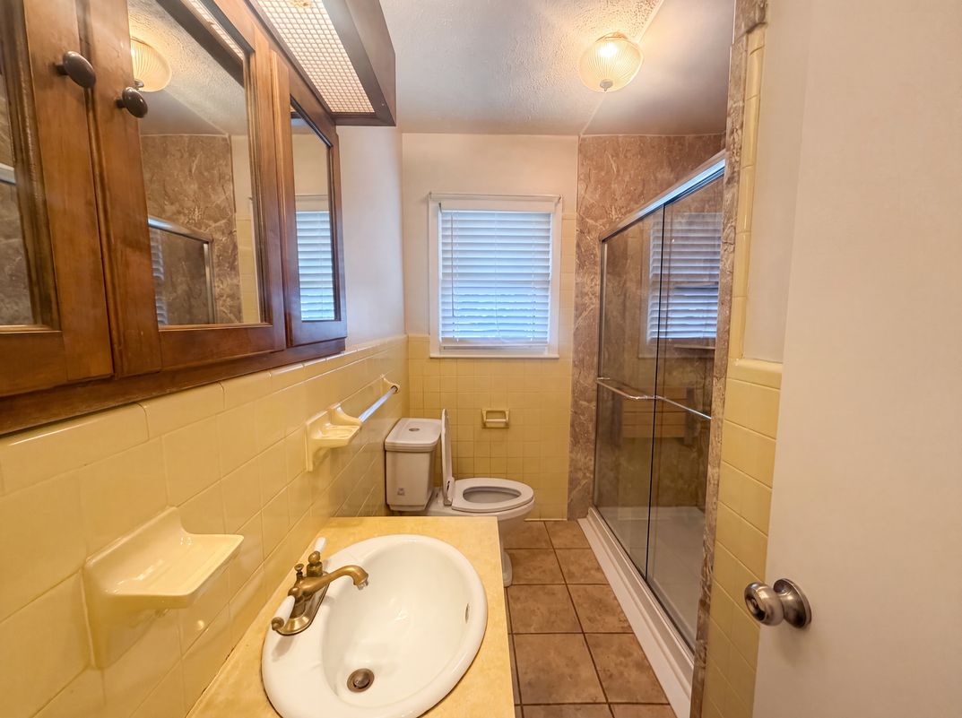 Photo 11 of 16 of 608 E Morehead St, Reidsville, NC