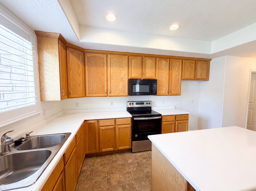 Photo 15 of 20 of 6943 W Bamburgh Way, West Valley City, UT