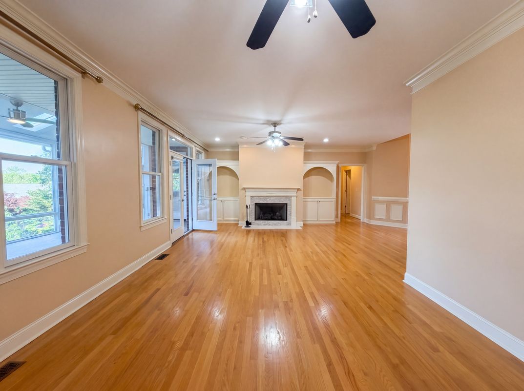 Property photo 3 of 142 Canterbury Xing