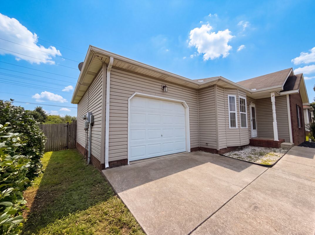 Photo 13 of 17 of 234 Grassmire Dr, Clarksville, TN