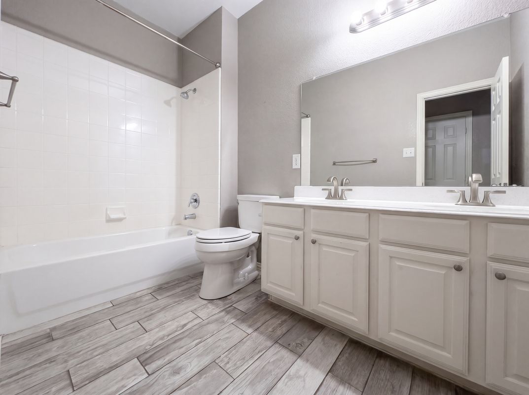Photo 15 of 24 of 2404 Royal Birkdale Dr, Plano, TX