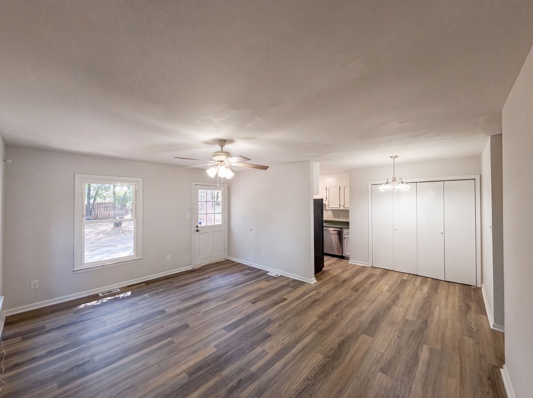 Photo 8 of 15 of 5314 Westminster Dr, Fayetteville, NC