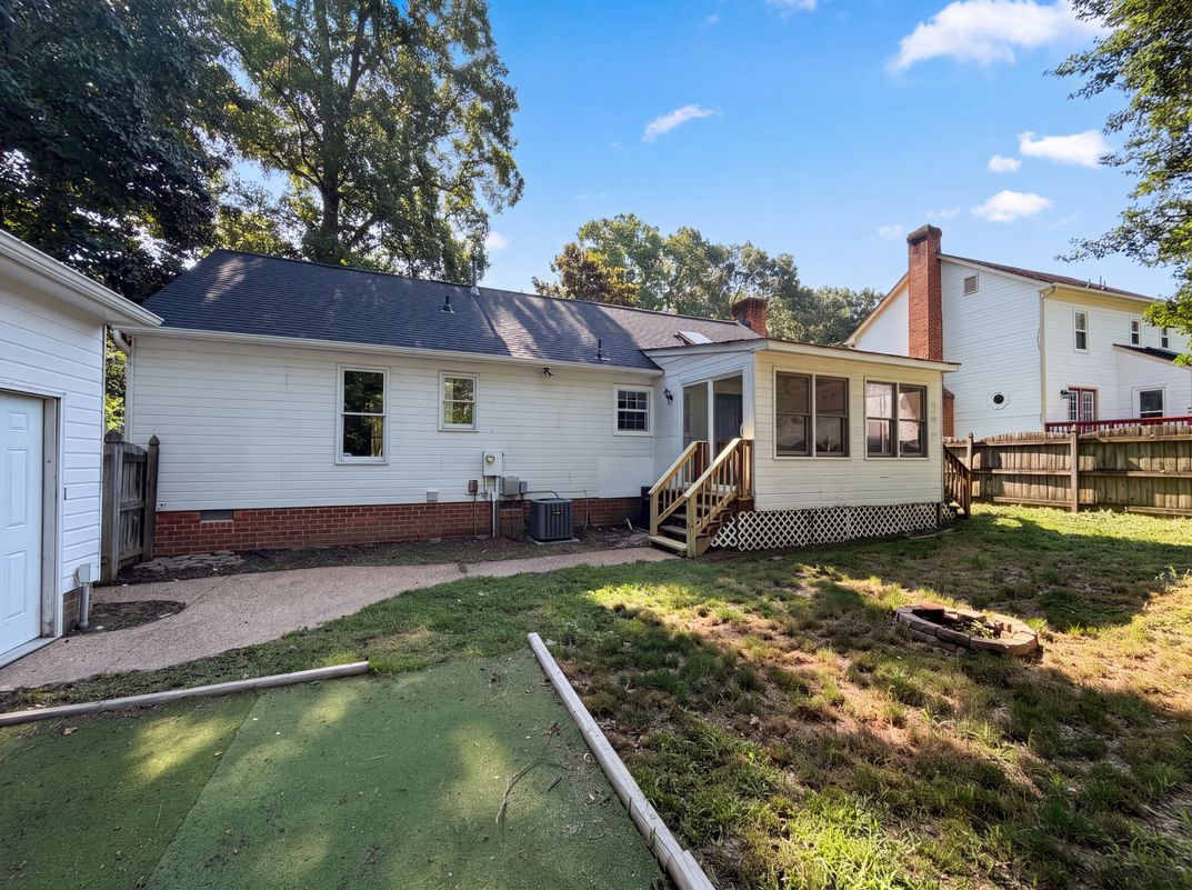 Photo 5 of 16 of 10912 Belvoir Rd, Chester, VA