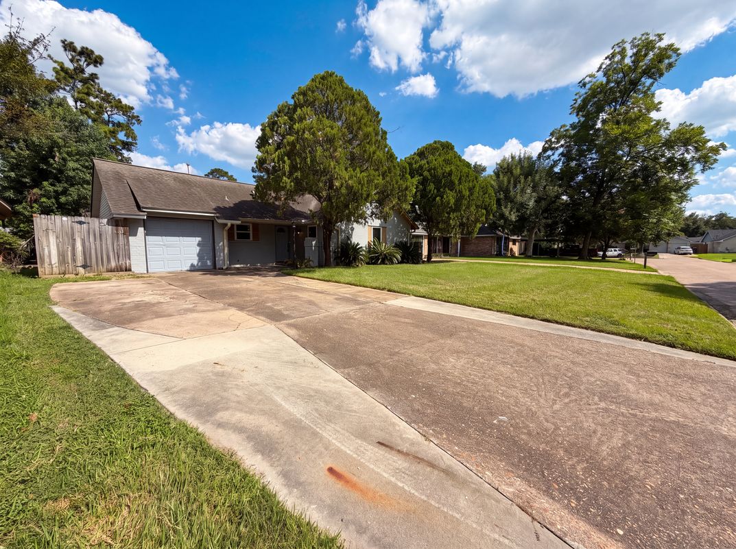 Photo 19 of 21 of 9314 Deanwood St, Houston, TX