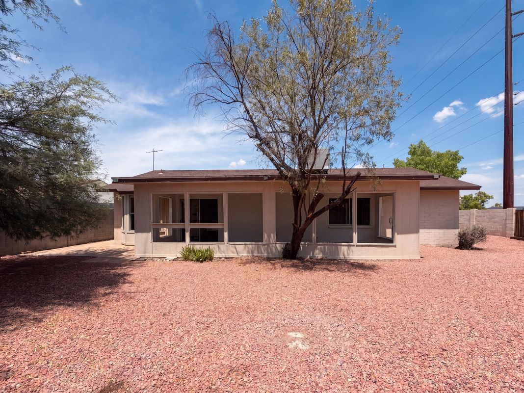 Photo 5 of 32 of 10701 W Campbell Ave, Phoenix, AZ
