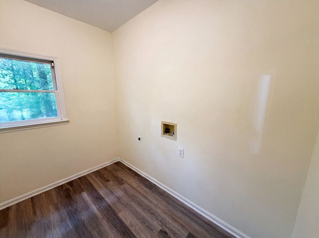 Photo 19 of 28 of 644 Laurel Wood Dr SW, Marietta, GA
