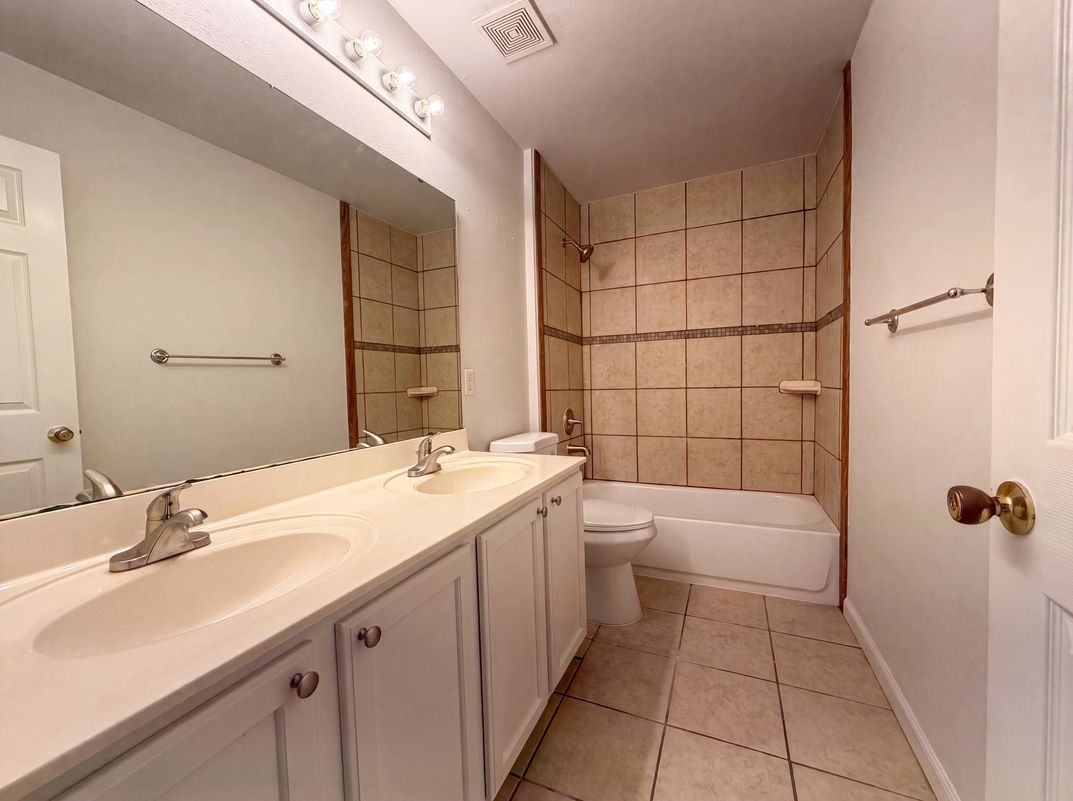 Photo 23 of 26 of 2158 Willesdon Dr W, Jacksonville, FL