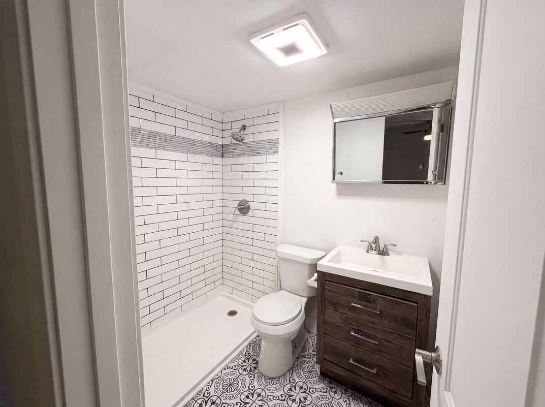 Photo 9 of 17 of 1316 E 44th St, Kansas City, MO
