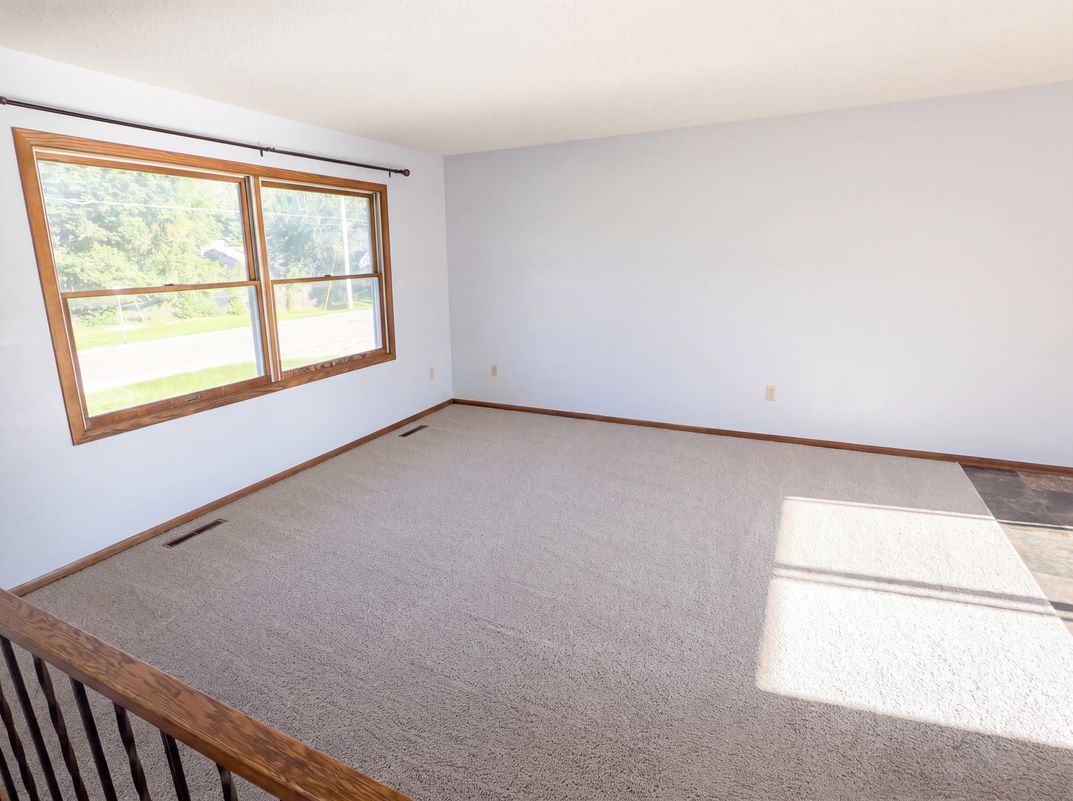 Photo 8 of 26 of 1720 24th Ave SE, Rochester, MN