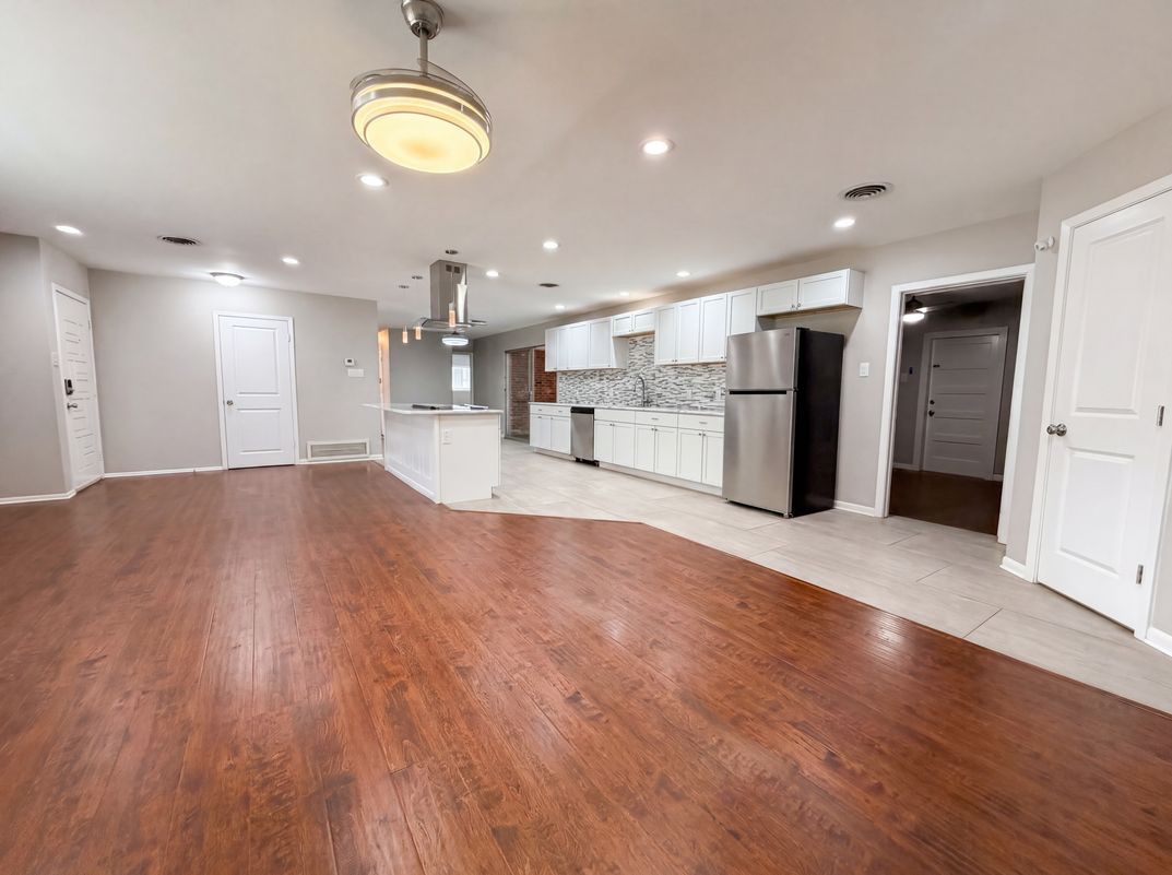 Photo 6 of 16 of 1118 Melissa Dr, San Antonio, TX