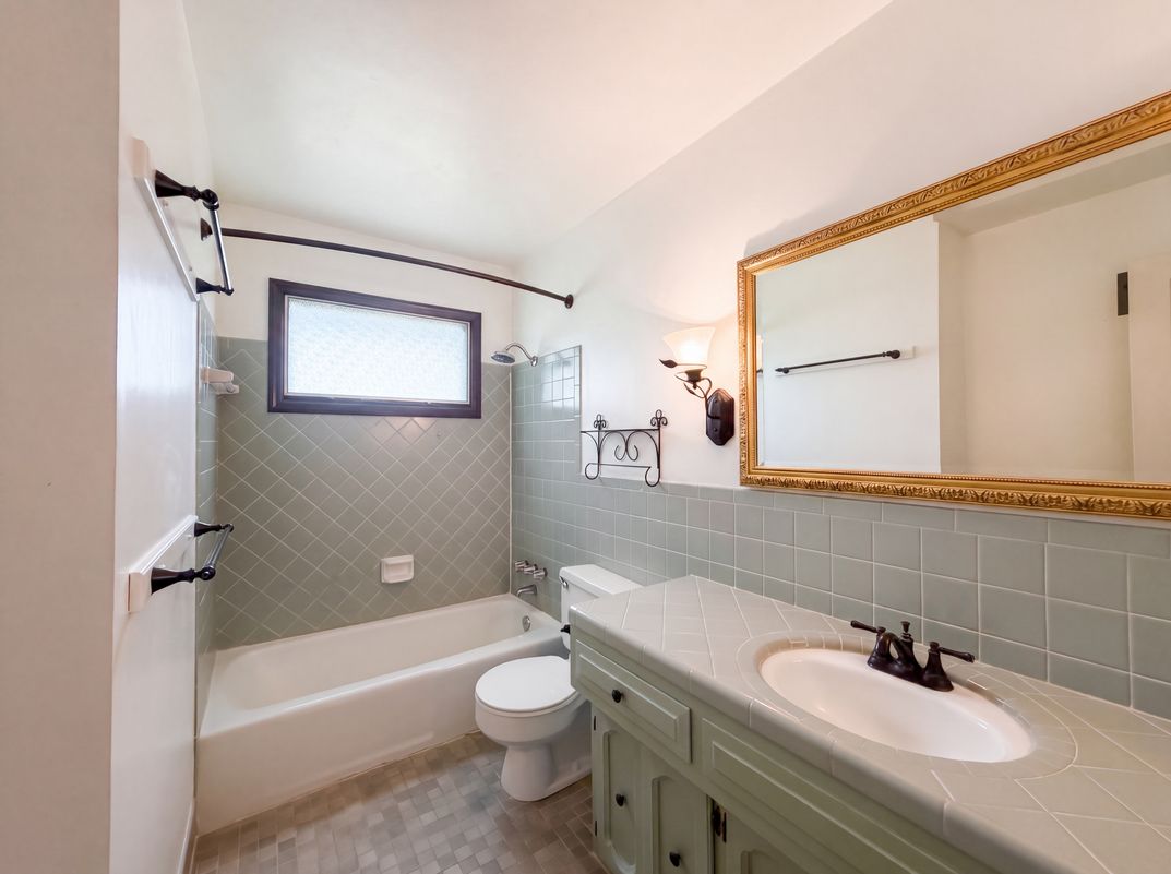 Photo 13 of 27 of 6916 N Overland Dr, Kansas City, MO