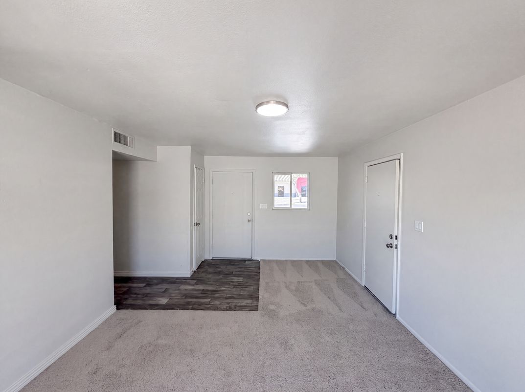 Photo 9 of 25 of 5908 W Calavar Rd, Glendale, AZ