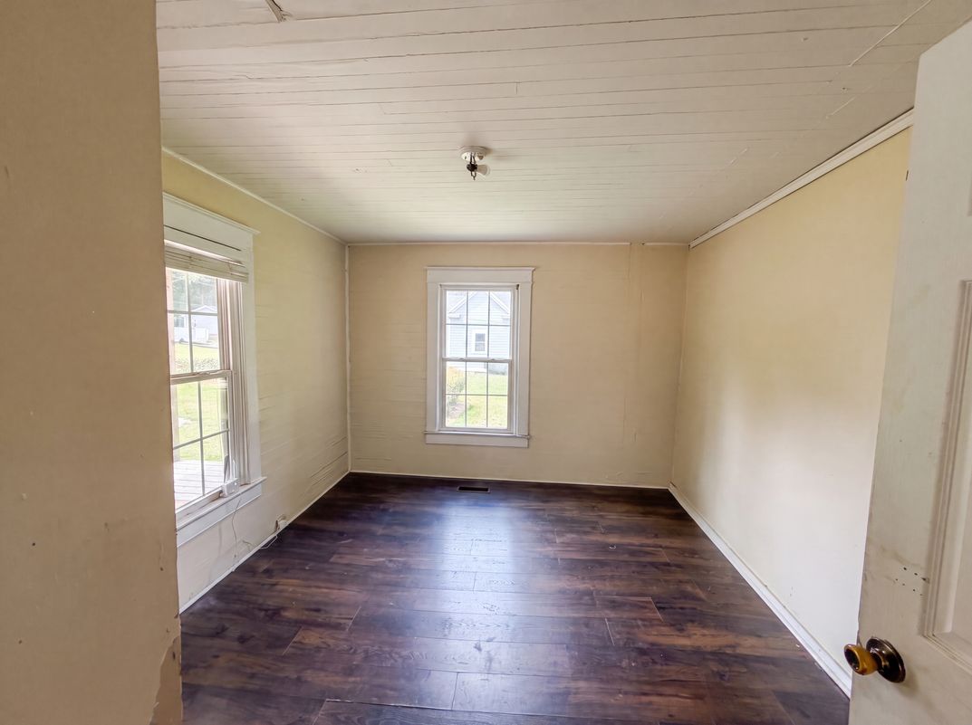 Photo 4 of 16 of 621 McIver St, Sanford, NC