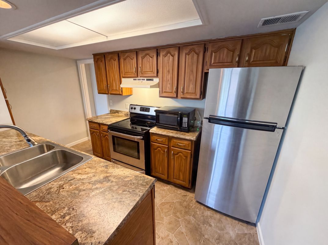 Photo 6 of 22 of 3135 E 52nd St, Indianapolis, IN