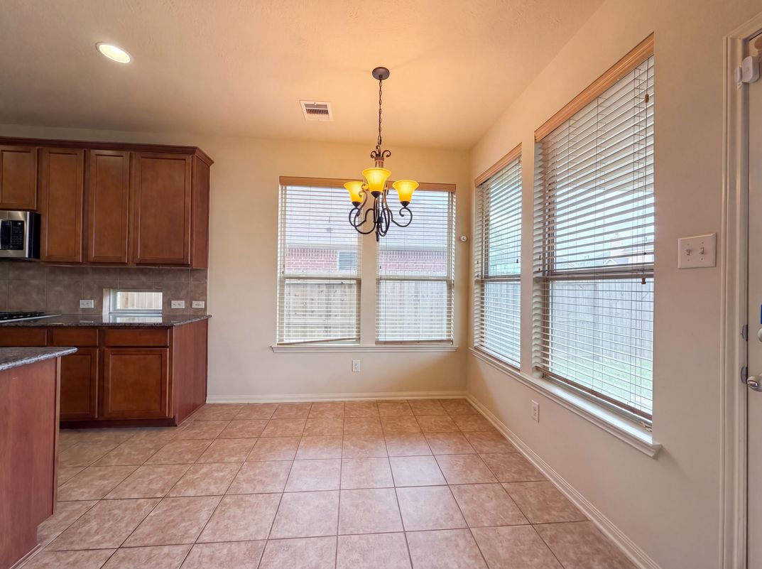 Photo 11 of 25 of 4710 Autumn Pine Ln, Houston, TX