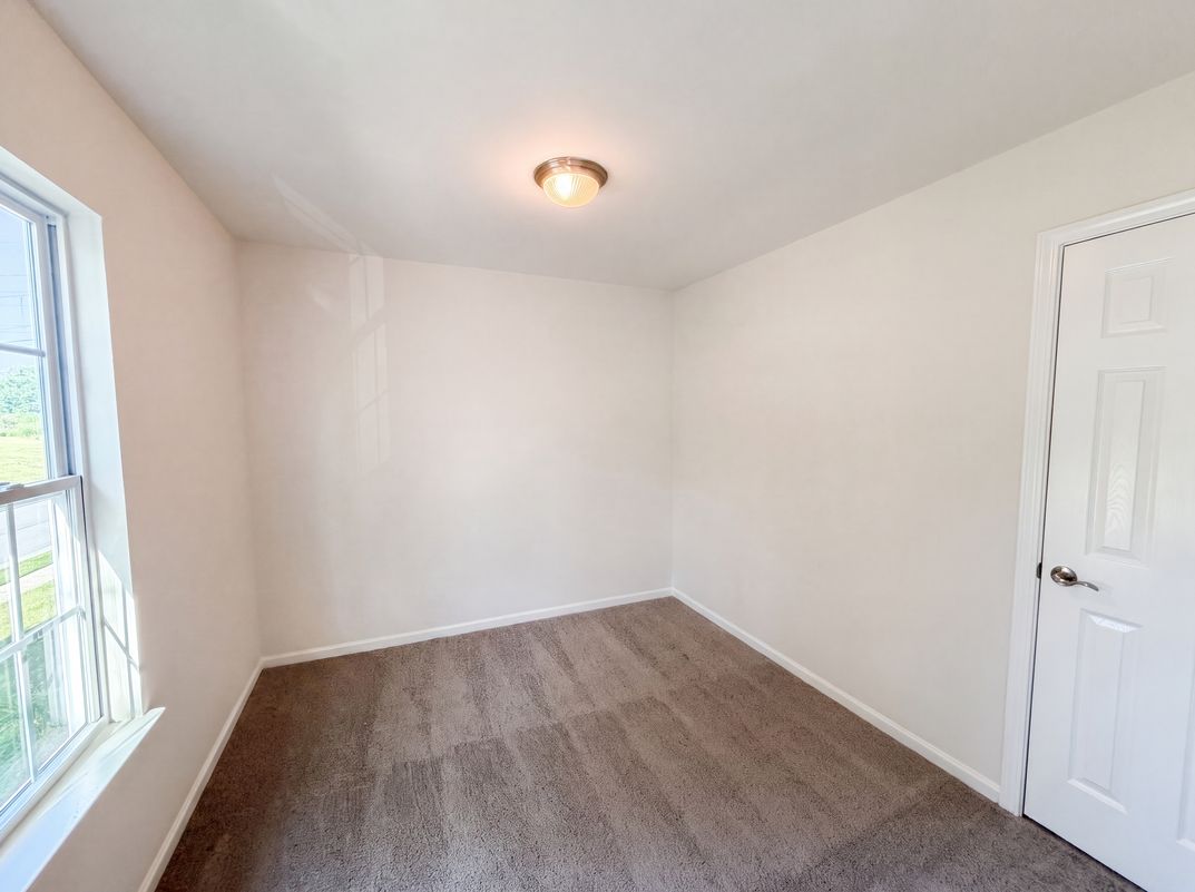 Photo 13 of 17 of 10933 Pointer Ridge Dr, Charlotte, NC