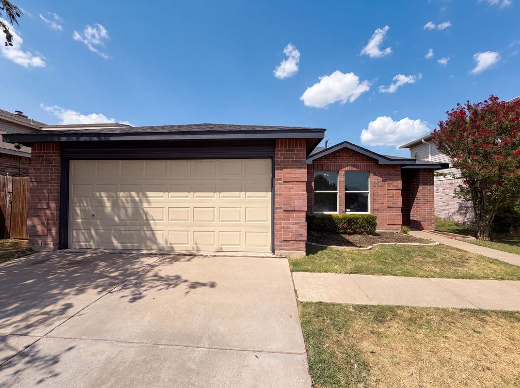 Photo 15 of 17 of 5244 New Castleton Ln, Fort Worth, TX