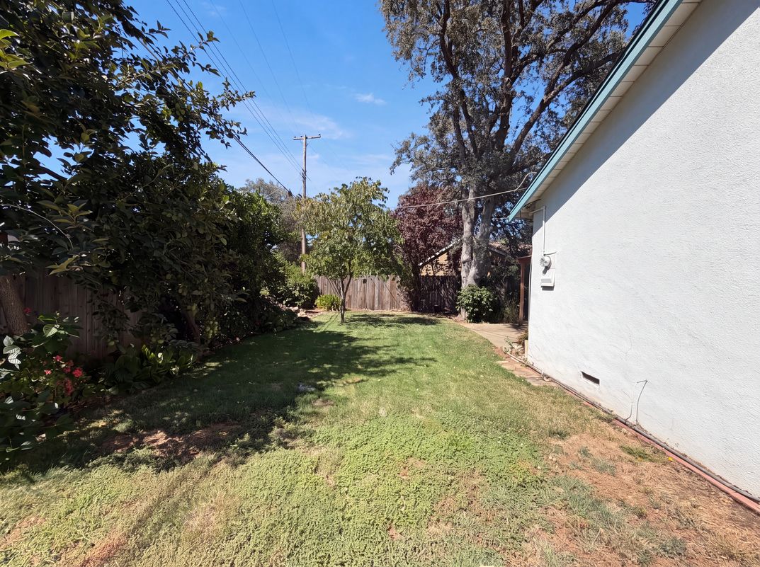 Photo 23 of 27 of 9630 Beachwood Dr, Orangevale, CA