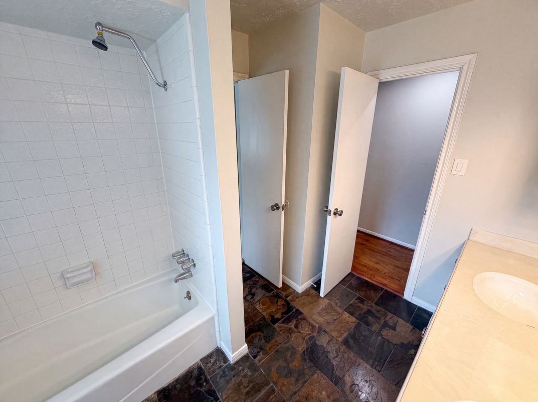 Photo 18 of 26 of 14923 Aspen Hills Dr, Houston, TX