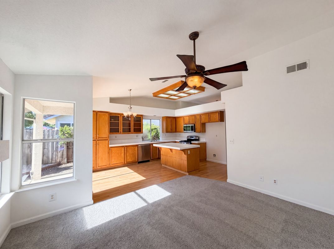 Photo 9 of 35 of 8027 Montevina Dr, Sacramento, CA