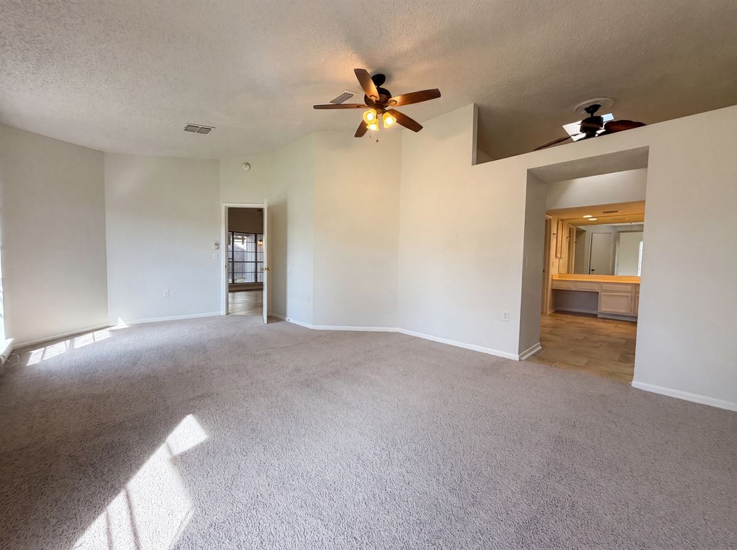 Photo 7 of 16 of 6806 Raintree Frst, San Antonio, TX