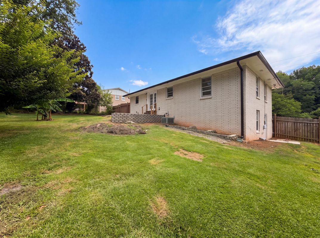 Photo 15 of 17 of 3119 Holbrook Dr SW, Marietta, GA