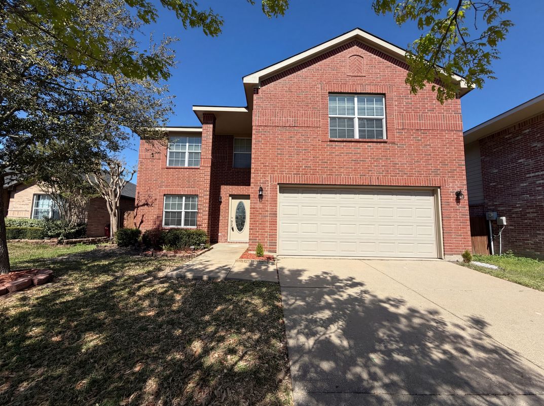 Property photo 1 of 2027 Pine Knot Dr