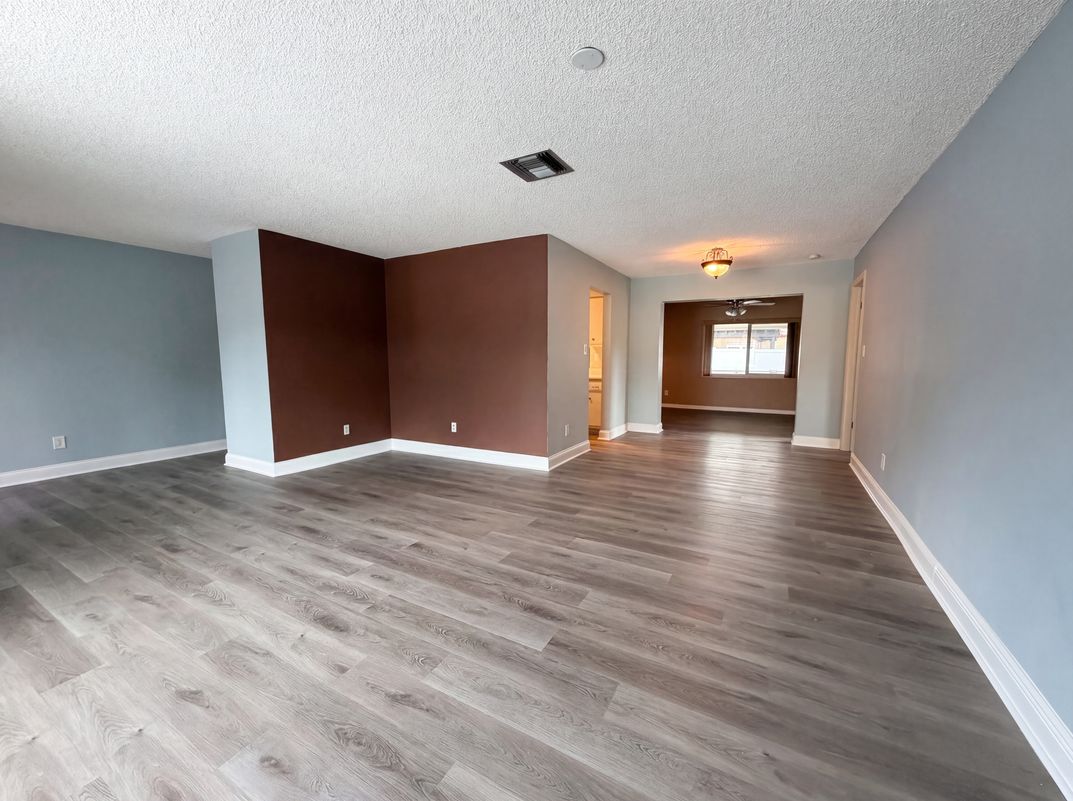 Photo 7 of 21 of 9605 NW 81st St, Tamarac, FL