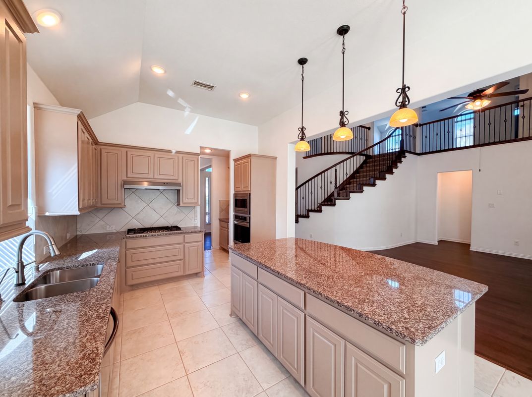 Photo 15 of 34 of 4305 Curlew Ln, Garland, TX