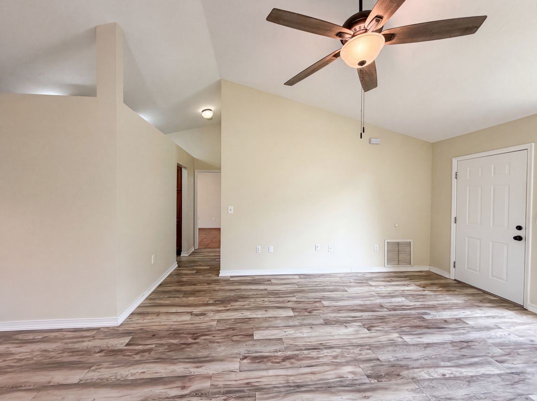 Photo 8 of 27 of 3430 55th Dr E, Bradenton, FL