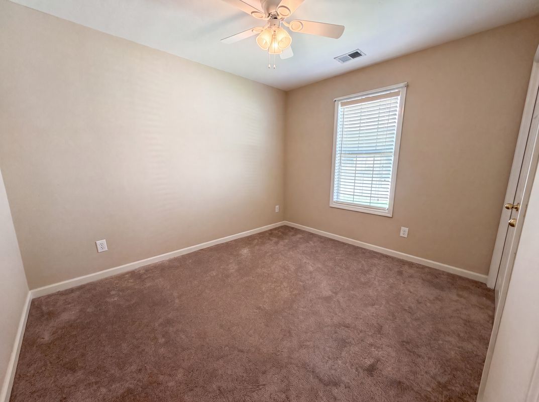 Photo 11 of 20 of 151 Carrington Ln, Calera, AL