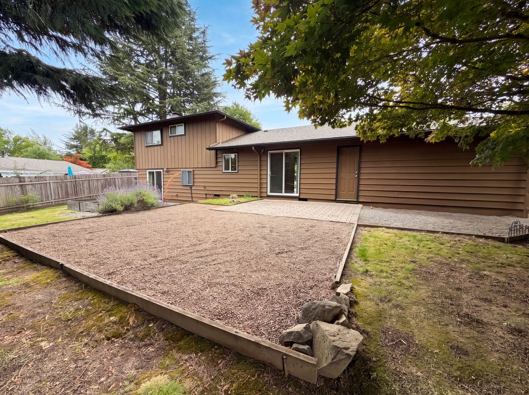 Photo 5 of 22 of 11530 SW Tigard Dr, Portland, OR