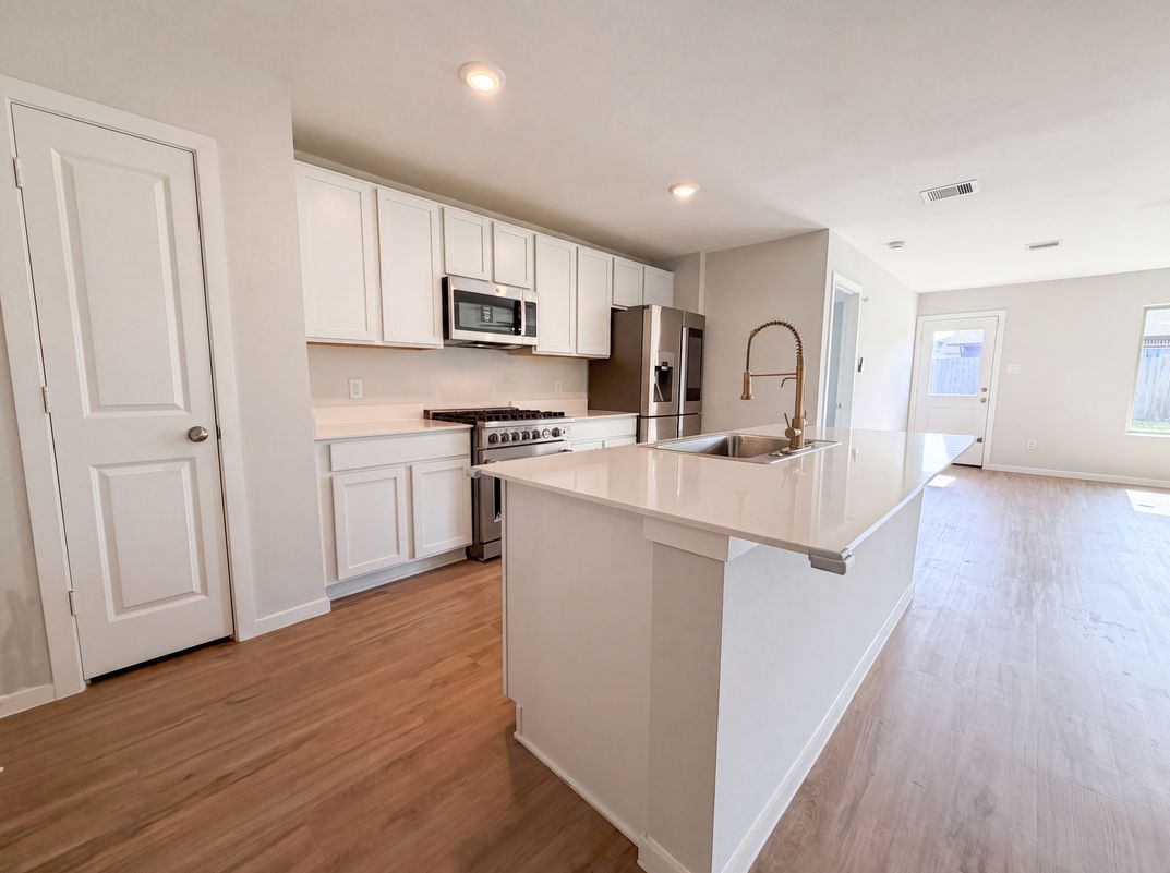 Photo 2 of 17 of 5118 Sunvalley Bend Dr, Katy, TX