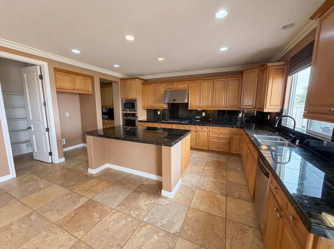 Property photo 2 of 23 Plaza Modena