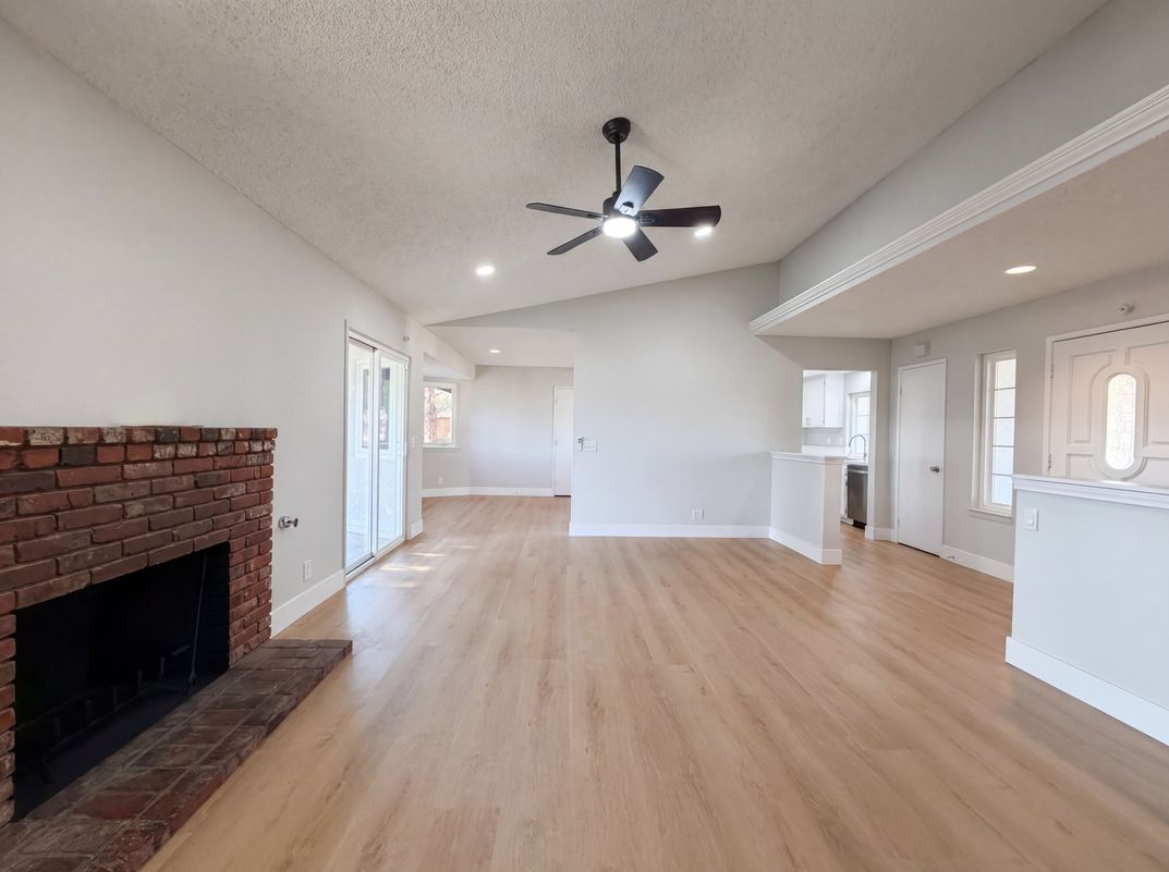 Photo 7 of 21 of 40733 176th St E, Lancaster, CA