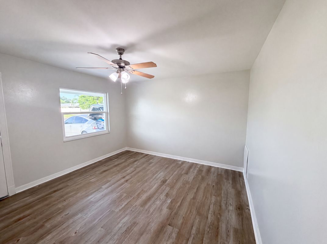 Photo 11 of 27 of 8283 86th Ave, Seminole, FL