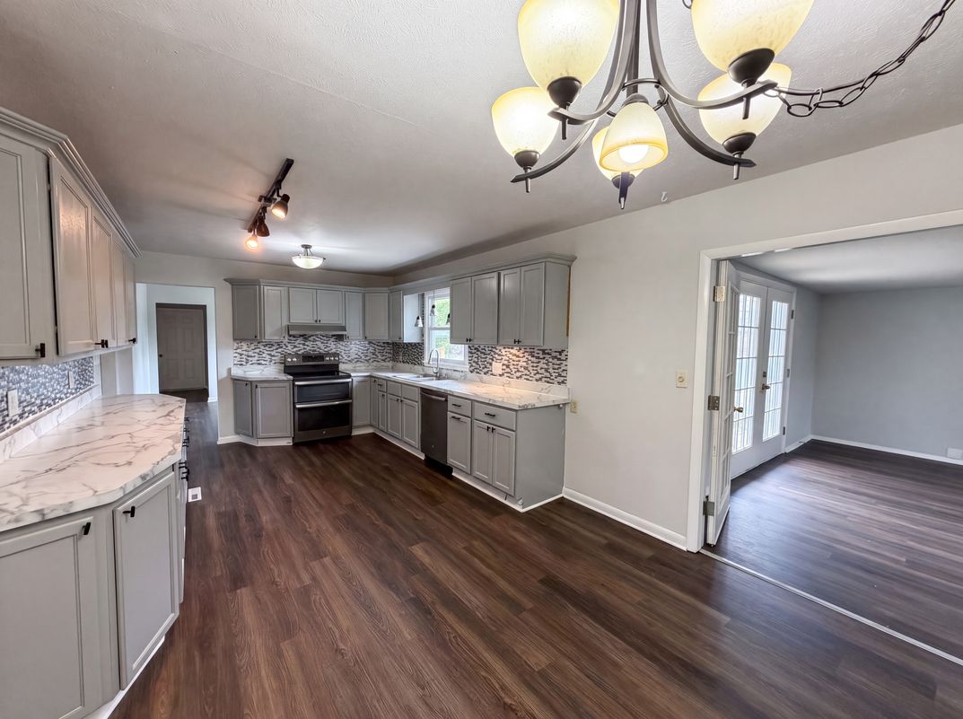 Photo 10 of 22 of 902 W Highland Dr, Shelbyville, IN