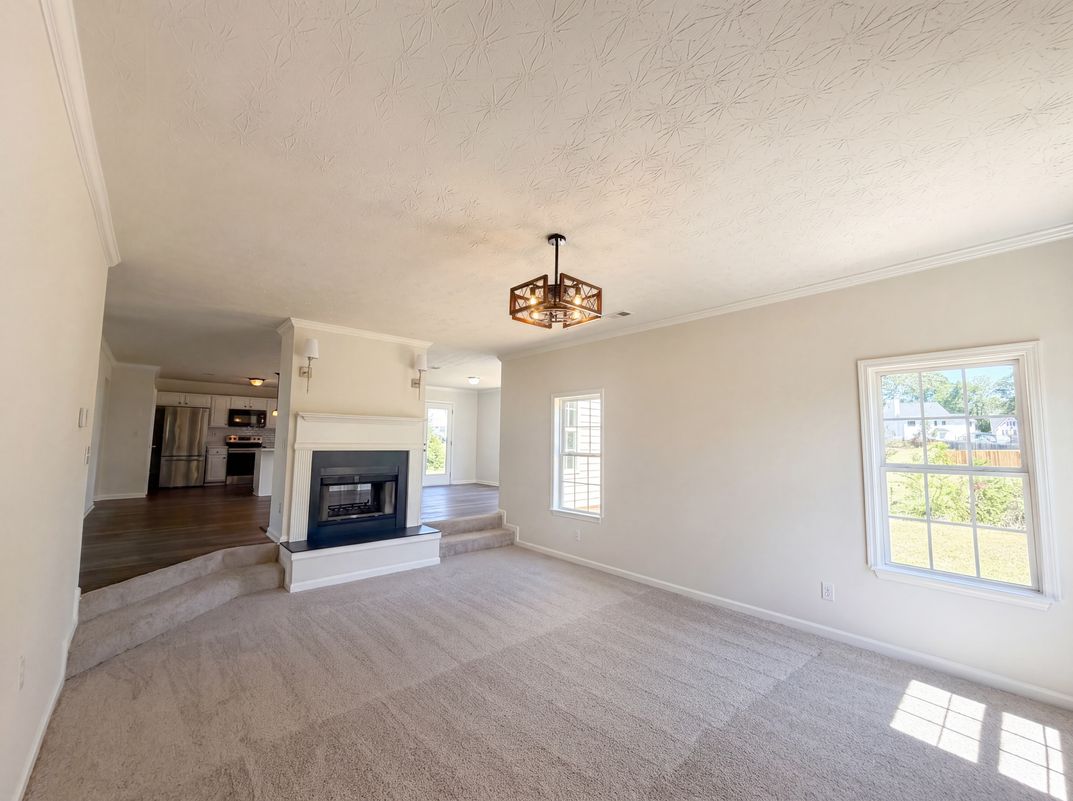 Photo 3 of 25 of 2925 Lake Port Dr, Snellville, GA