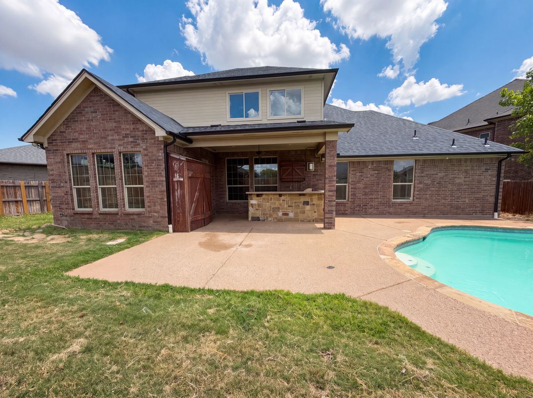 Photo 5 of 27 of 400 Blue Star Ct, Burleson, TX