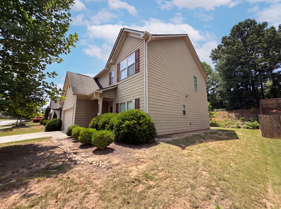Photo 28 of 34 of 821 Walnut Woods Dr, Braselton, GA