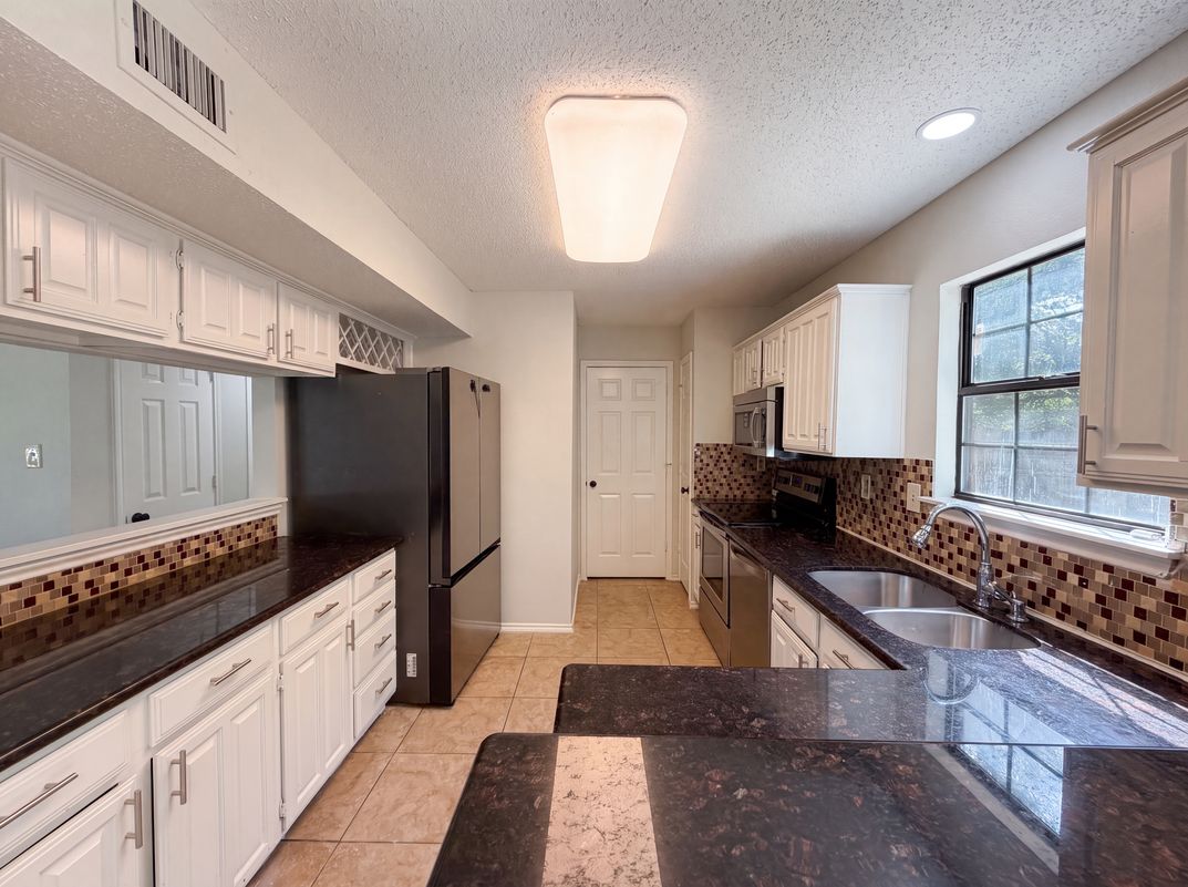 Photo 10 of 27 of 4300 Windwillow Ct, Fort Worth, TX